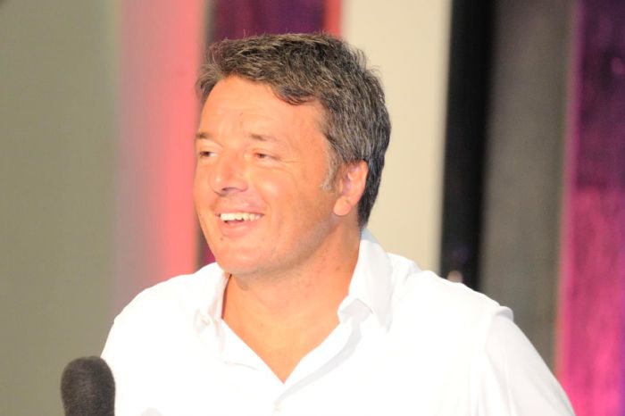 Renzi: Italia s'attrezzi per vincere sfida intelligenza artificiale