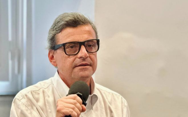 Sanità: Calenda, più convenzioni privati contro liste attesa