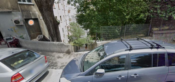 Una mamma triestina: "Scalette via Rigutti/Ponzanino pisciatoi a cielo aperto, abbandonati a noi stessi"