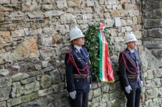 In memoria di Gabriele Foschiatti corona d'alloro a San Giusto