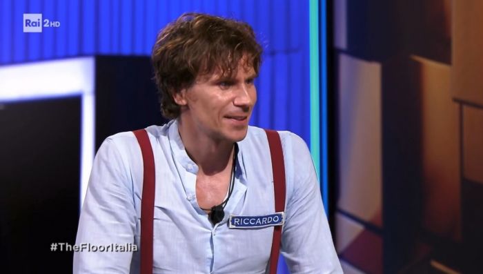 Riccardo Sterni: il vigile del fuoco triestino al programma di RaiDue "The Floor"! (VIDEO)