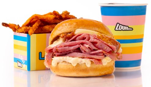 LouisINO debutta a Lignano con 1500 presenze: il format estivo smart di Louis Burger conquista turisti e residenti