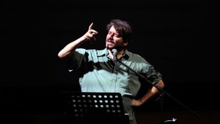 Quando l'argomento principale è la mancanza di argomento, Filippo Balestra presenta "Conferenza sulla conferenza"