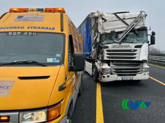 Incidente A4 tra Dolo e Padova Est: quattro tir coinvolti, code da 10 km smaltite in meno di due ore