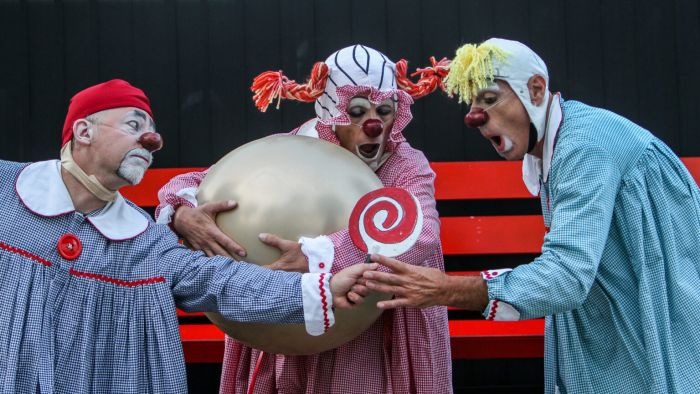 “Incomica”: domenica ad Hangar Teatri arrivano gli Eccentrici Dadarò con uno spettacolo tra risate e poesia