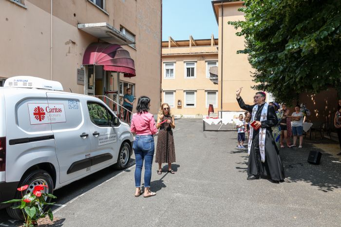 Un furgone-frigo elettrico per la Caritas di Trieste: un dono che unisce solidarietà e sostenibilità
