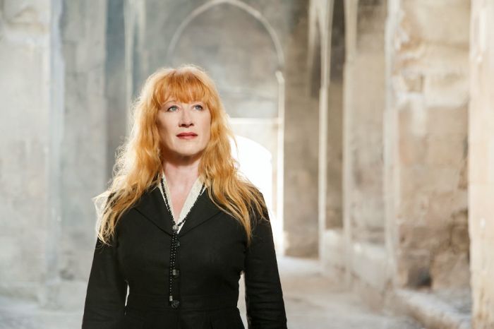 Loreena Mckennitt, l'icona della musica celtica mondiale il 24 luglio in concerto al Castello di Udine