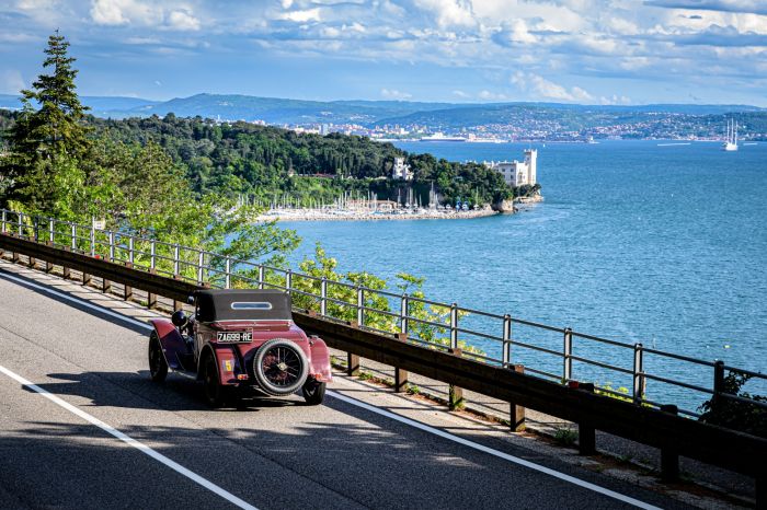 Mitteleuropean Race 2024, si impongono Sergio Mazzoleni e Silvia Gotti su Triumph TR2 Long Door