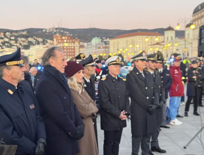 Il saluto della città a chi veglia sulla sicurezza, Scoccimarro rende omaggio a forze dell’ordine e all’emergenza