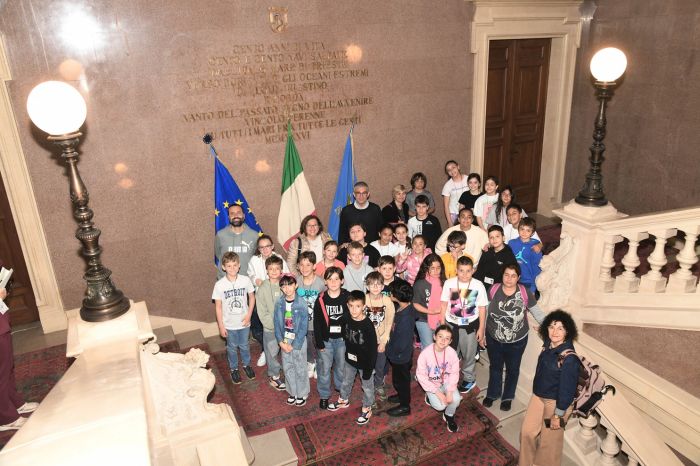 "Servire la comunità per il bene comune": il messaggio di Roberti ai bambini della scuola de Morpurgo