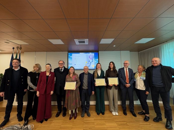 Disabilità: Riconoscimento a tre neo laureate da Consulta disabili e CiviBank