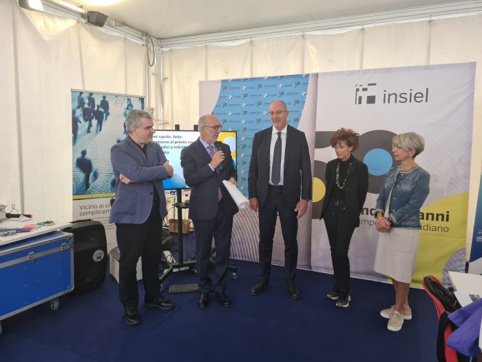 Donato al Burlo un dispositivo che distingue le infezioni batteriche da quelle virali che colpiscono bimbi