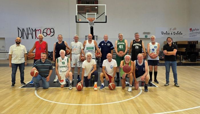 La nazionale over 75 di Maxibasket pronta per i Mondiali: esempio di sport e amicizia transfrontaliera