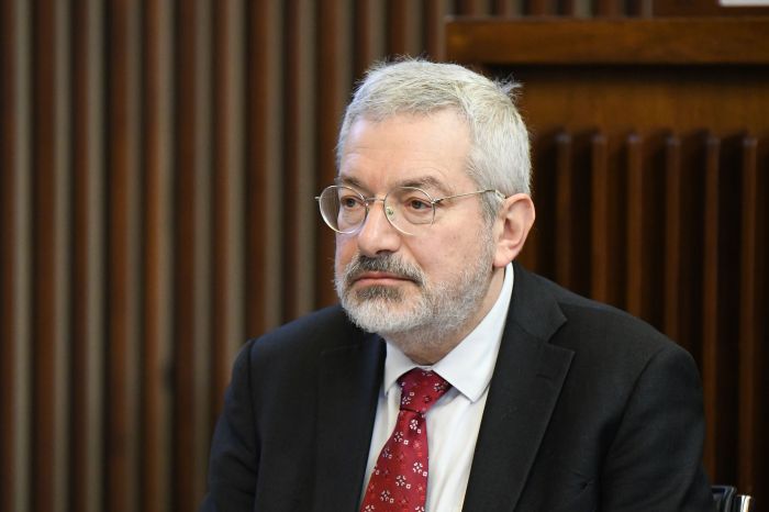 Honsell: "Perché aspettare due settimane per un emendamento identico?"