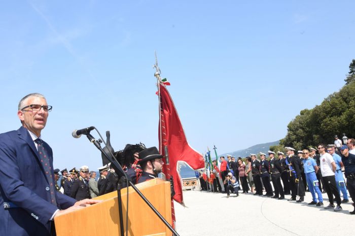 Roberti: “La divisa rappresenta lo Stato, va rispettata e tutelata”