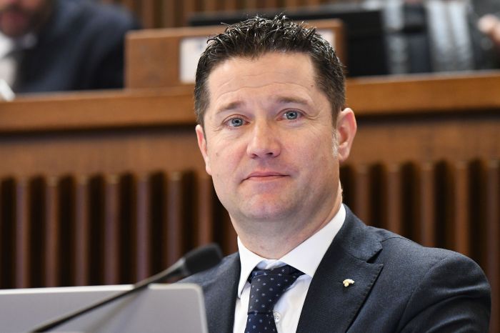 Maurmair (FdI): "Più regole per gli impianti di energie rinnovabili, con focus su impatto paesaggistico e inquinamento luminoso"