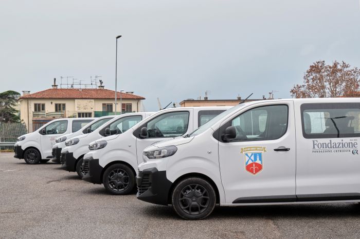 Fondazione CRTrieste, 5 nuovi pulmini: investimento concreto su anziani, giovani e comunità
