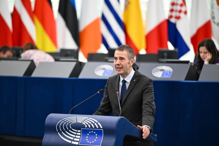 Cybersecurity, il monito di Ciriani: “L’Europa non sia una colonia burocratica”