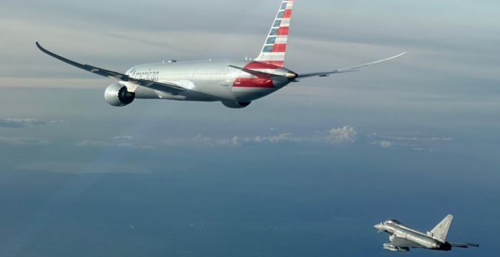 Allarme bomba sul volo New York-Delhi: aereo scortato a Fiumicino da due Eurofighter