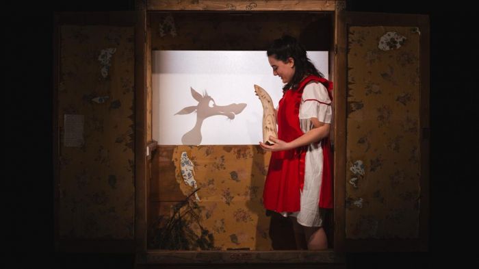 "Cappuccetto Rosso - nella pancia del lupo" domanica 12 aprile da Hangar Teatri