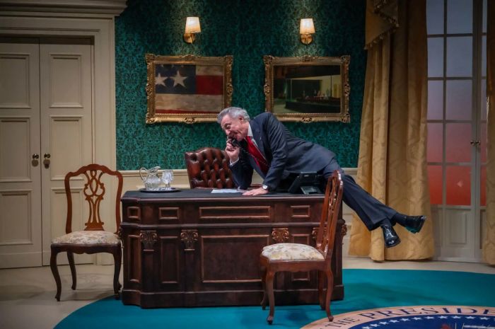 "November": commedia satirica e politicamente scorretta alla Contrada dal 2 al 5 aprile