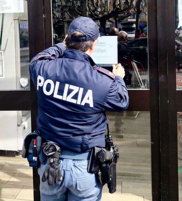 Fiumi di alcol, schiamazzi e liti in piazza Garibaldi, locale costretto a chiudere per sette giorni 
