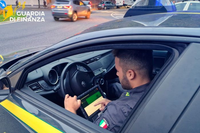 Fvg, sequestrati 100 grammi di cocaina: il cane antidroga Kurma individua la “bianca” nascosta
