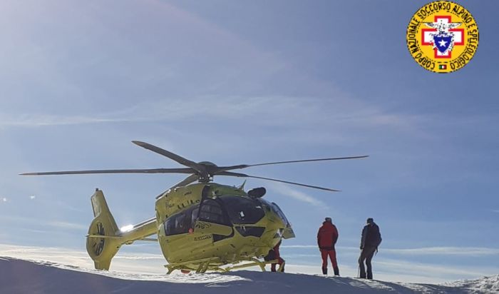 Vanno in gita in montagna ma sbagliano tratto del percorso trovandosi su terreni ripidi in difficoltà