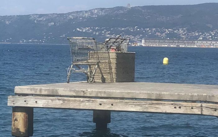 Giovani di Muggia in prima linea: rimozione della ferraglia dal mare
