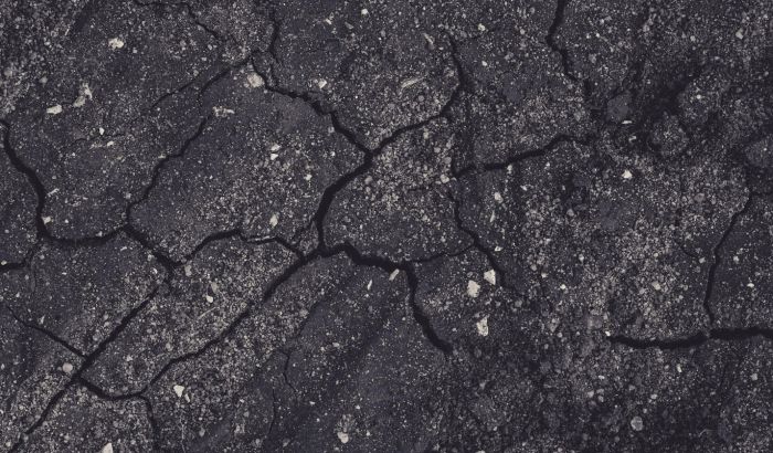 Strada sconnessa tra via dell'Istria e via Ponziana: richiesta di asfaltatura