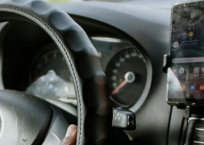 Esperienza sgradevole in taxi: vessazioni e minacce per pagamento con bancomat