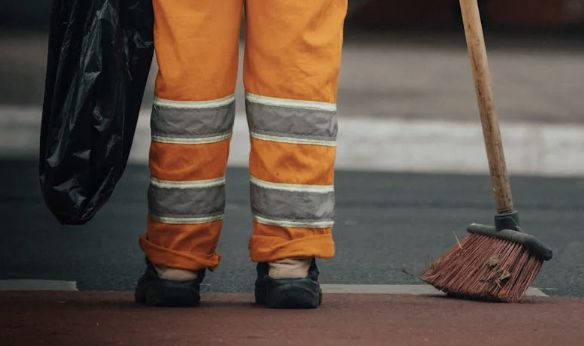 Appello sui social: marciapiedi impraticabili in Via Ratto della Pileria