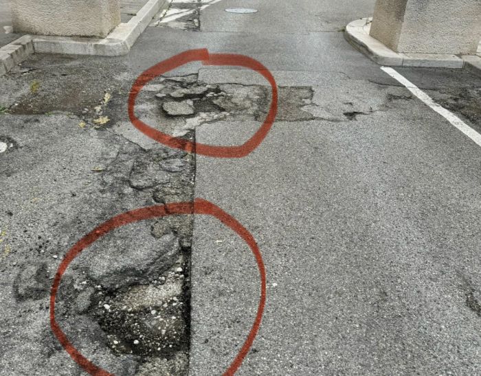 Buche pericolose in via XXIV Maggio: la denuncia di un cittadino