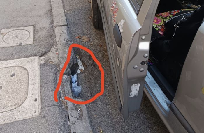 Pericolo in via Piccardi: buca insidiosa mette a rischio i veicoli