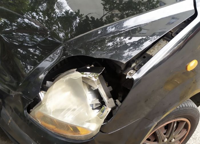 Danni all'auto nel parco di San Giovanni: "Scampai sti infami o infame!"