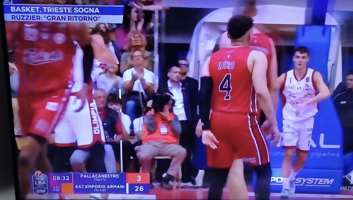 "Che bello vedere la nostra squadra in tv!": l'entusiasmo di un triestino per la Pallacanestro Trieste 