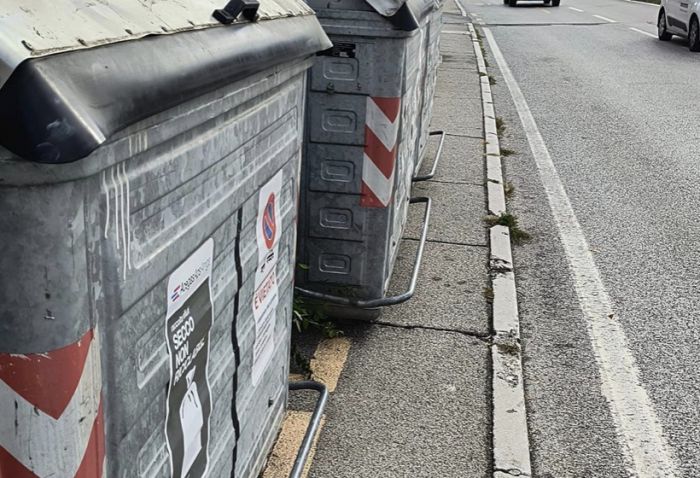 Via Flavia: residenti chiedono di spostare i cassonetti per maggiore sicurezza