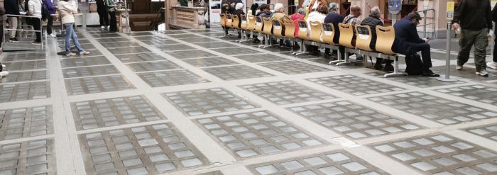 Disagi alla Posta centrale: "solo 5 sportelli su 15 aperti, un'ora di attesa"
