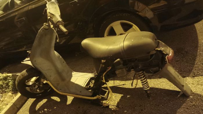 Scooter smembrato trovato abbandonato in città