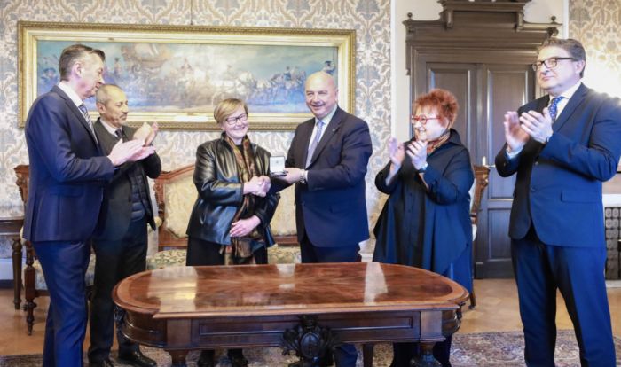 Dipiazza conferisce la medaglia bronzea a Radio Trst A e alla Slovenska Televizija