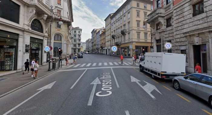 Corso Italia, ladre "fashion" rubano 300 confezioni di cosmetici tra creme, rimmel e fondotinta