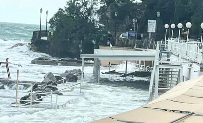 Piove sul bagnato allo stabilimento "Sticco": nuove mareggiate, situazione sempre più catastrofica 