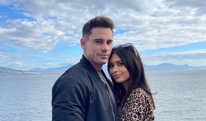 Il bodybuilder Max Calabrese con la compagna Alessia (già Temptation Island) oggi in diretta assieme per la prima volta