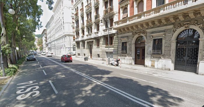 Viale Miramare, furto ad un corriere mentre lavora. Appello social: "Airtag rubato inutilizzabile, restituiscimelo" 