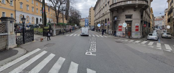 Piazza Ospitale, coppietta a bordo di uno scooter fugge all'alt della polizia locale. Il mezzo era rubato! denuncia e restituzione!