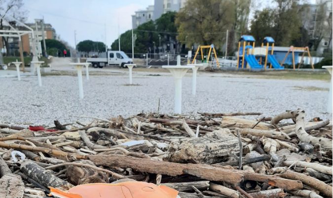 Una giornata per l'ambiente: domenica a Marina Julia l'iniziativa "Litorale Pulito