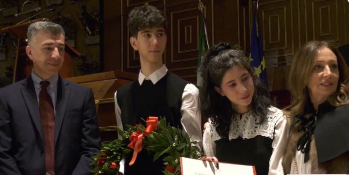 Conferimento della laurea a Giulia, la sorella Elena in lacrime