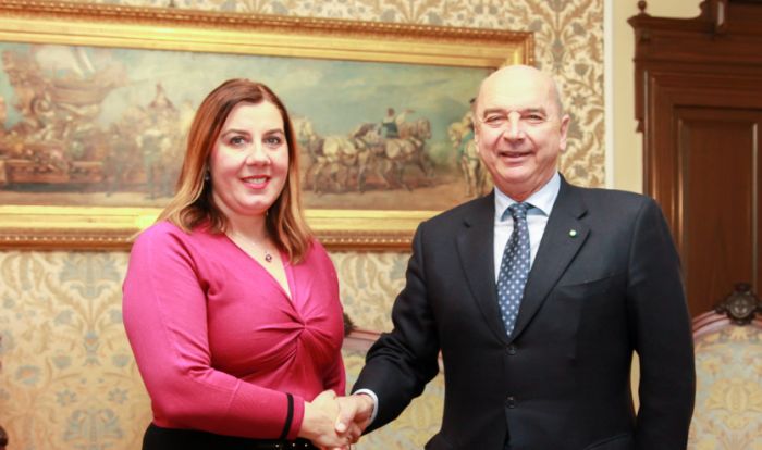 Il Sindaco Dipiazza ha ricevuto il nuovo console generale di Romania Adina Lovin nel Salotto Azzurro 