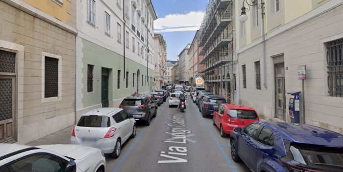 La "pipì" improvvisa in via Cadorna gli costa una maxi sanzione da 500 euro!