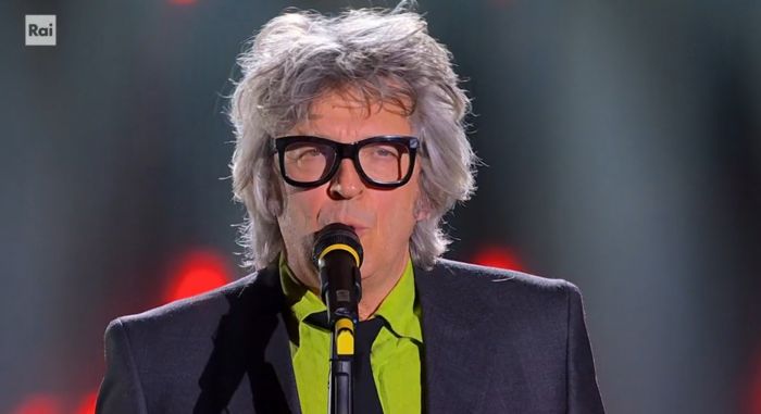 Il  triestino Enrico Pogorelz incanta a "The Voice Senior" con Joe Cocker: si girano tutti i giudici! 
